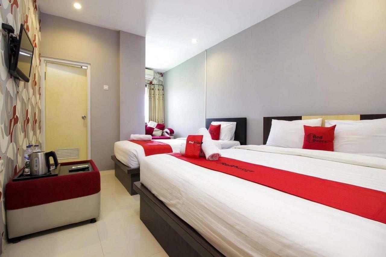 Reddoorz Plus @ Paal 2 Manado Exteriör bild
