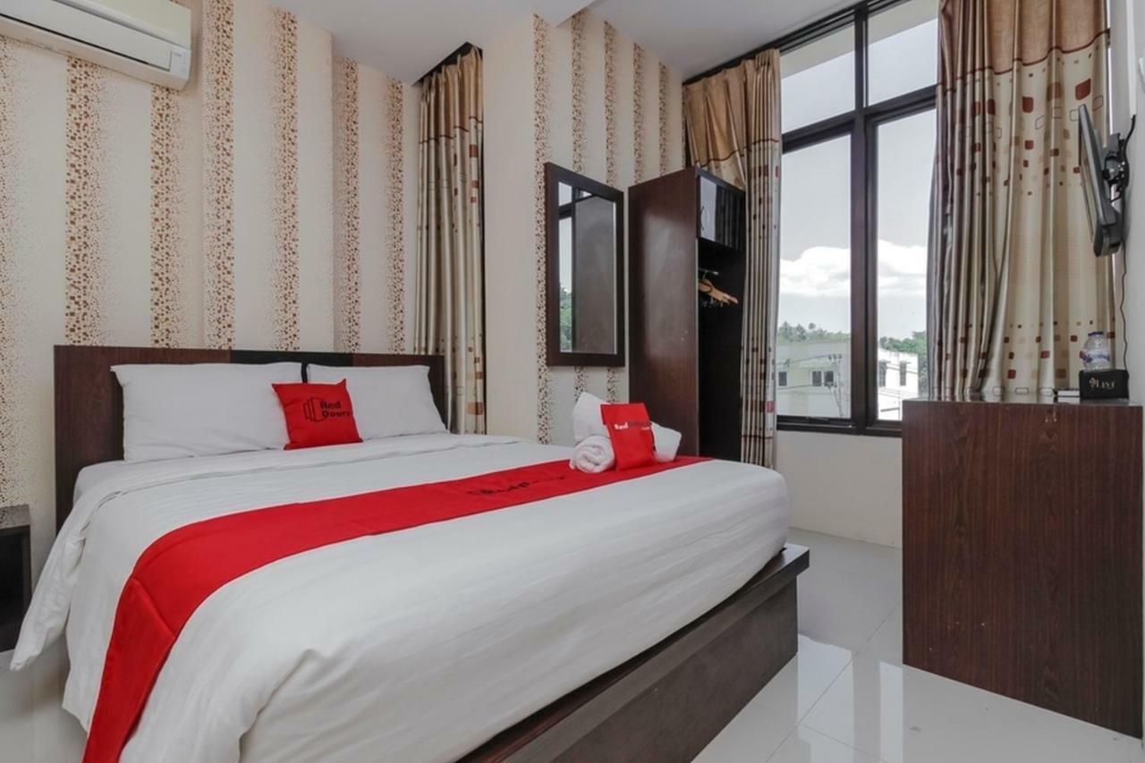 Reddoorz Plus @ Paal 2 Manado Exteriör bild
