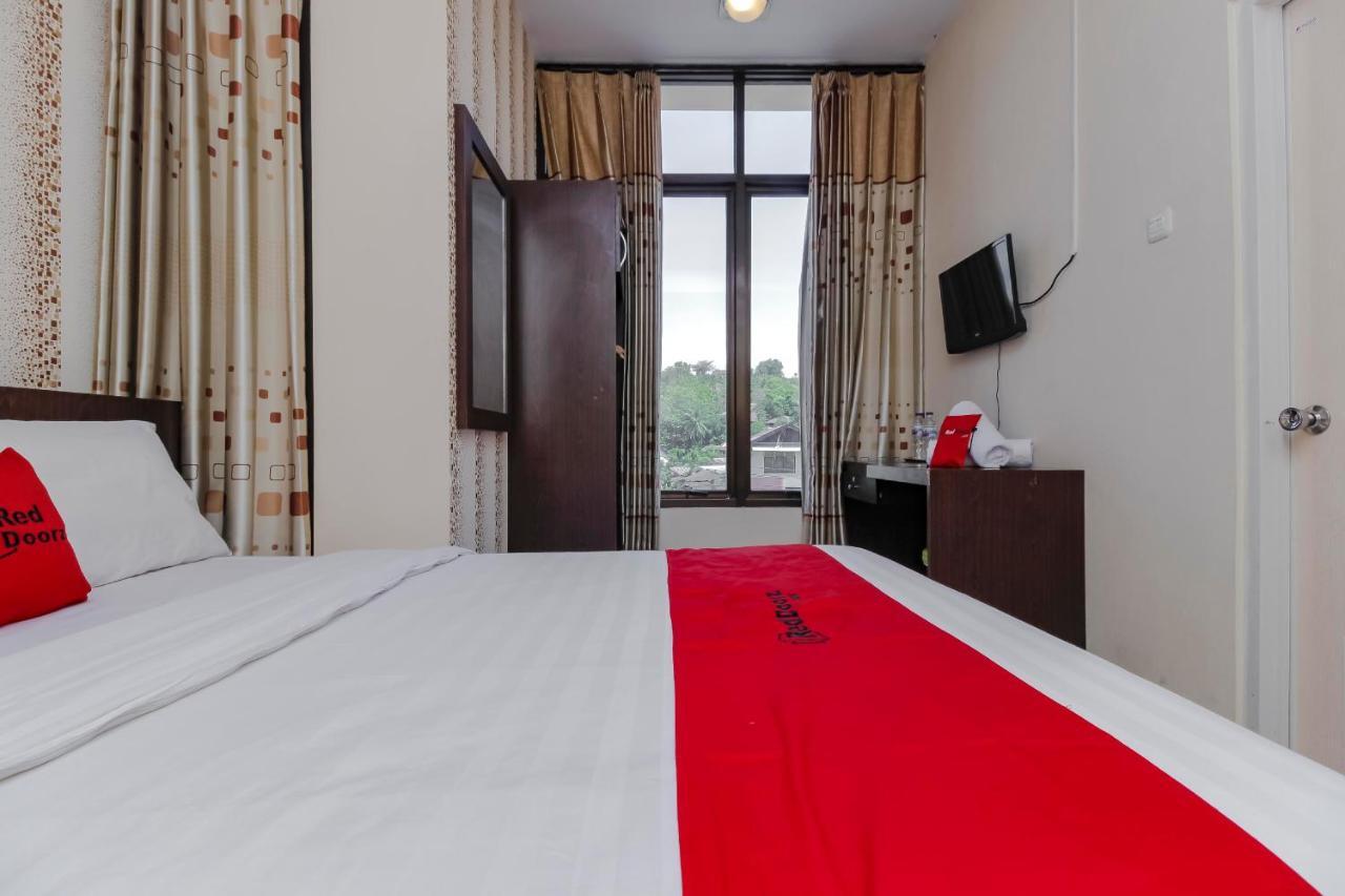 Reddoorz Plus @ Paal 2 Manado Exteriör bild